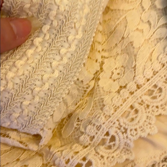 NEW Lace shorts in ivory or black - Picture 3 of 8